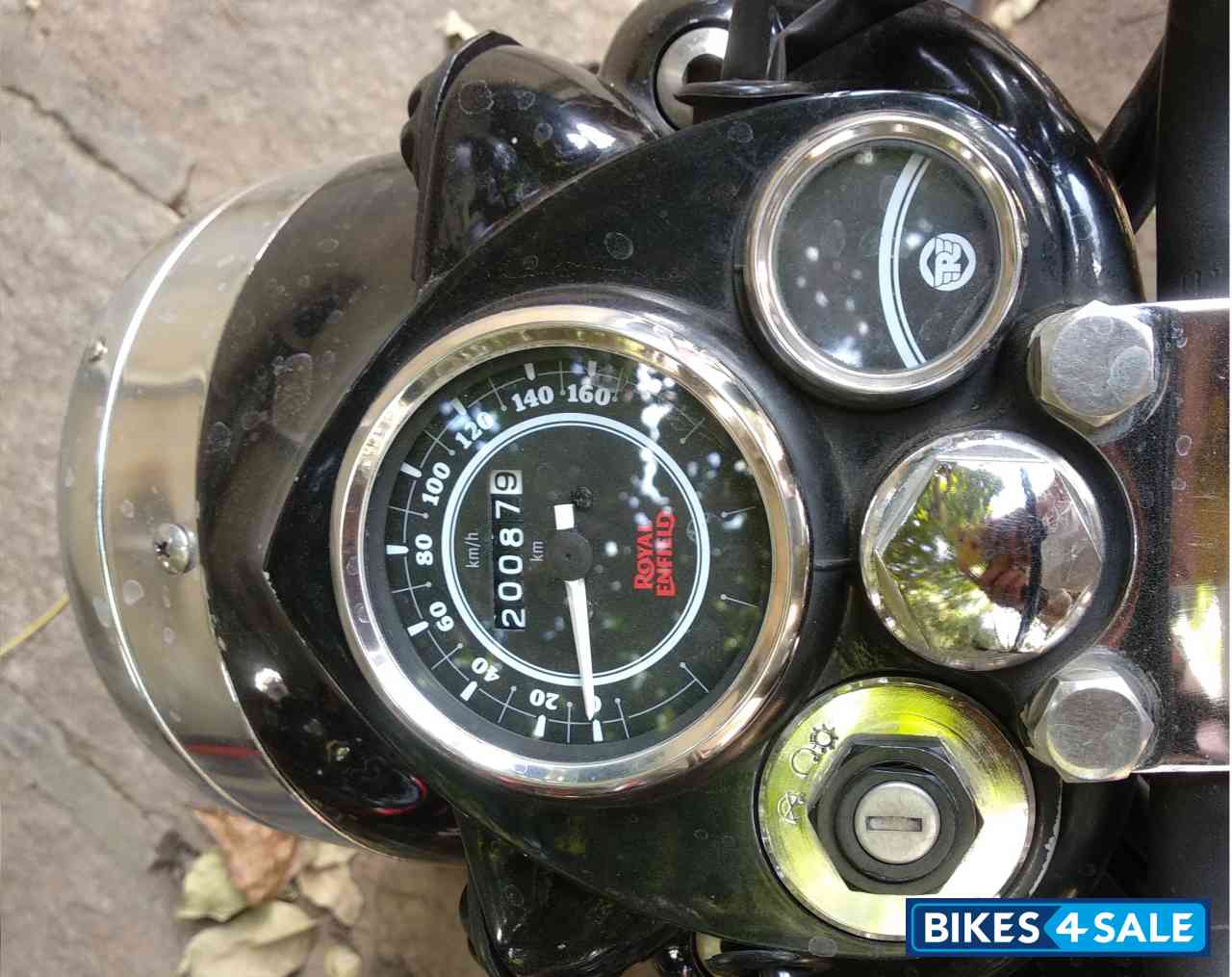 Jet Black Royal Enfield Bullet 350 ES