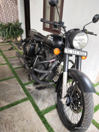 Black Royal Enfield Classic Stealth Black