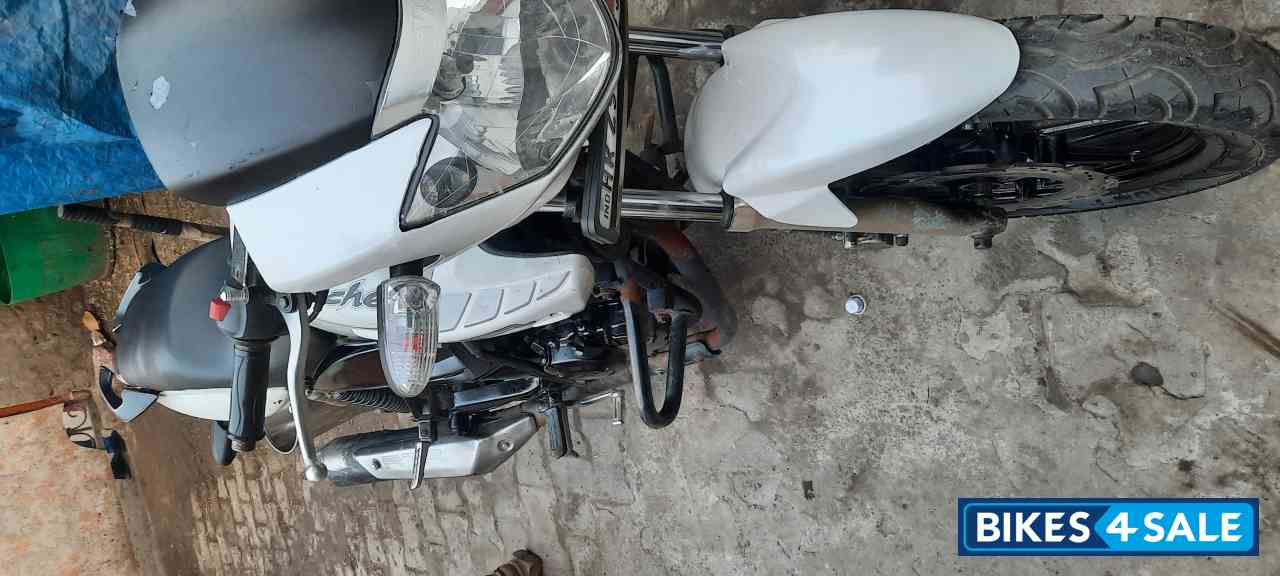 White TVS Apache RTR 180
