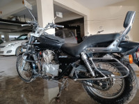 Black Bajaj Avenger 220 DTS-i