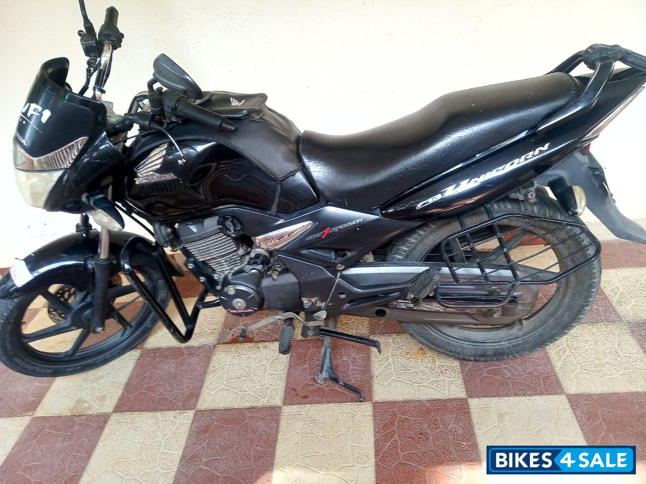 Black Honda CB Unicorn