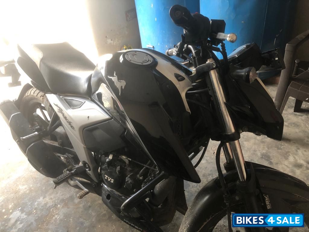 TVS Apache RTR 160 4V BS6
