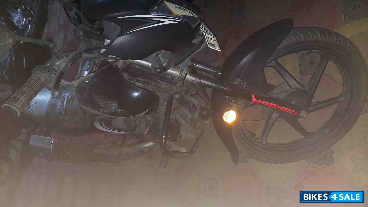Black Honda Dream Yuga