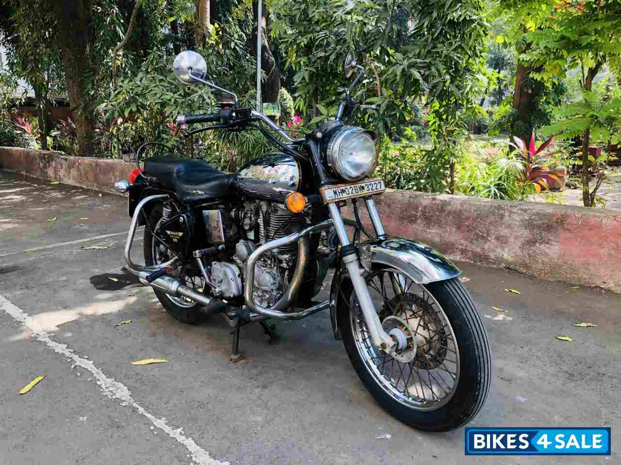 Black Royal Enfield Bullet Machismo A500