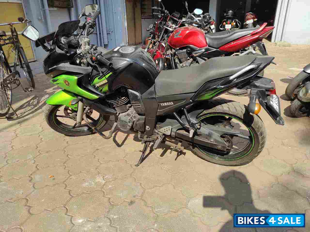 Green Black Yamaha Fazer FZ16ST