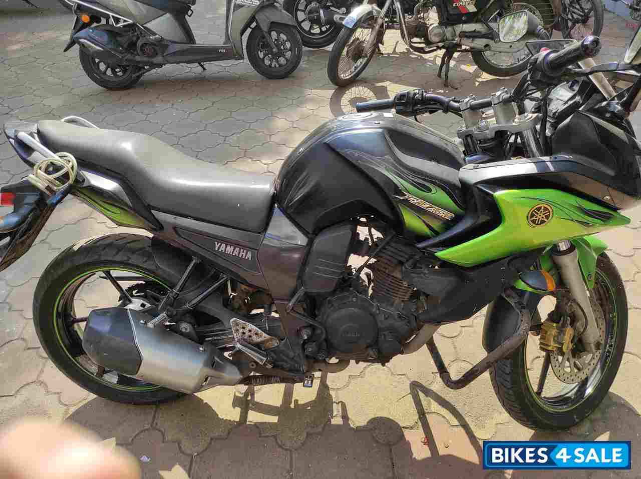 Green Black Yamaha Fazer FZ16ST