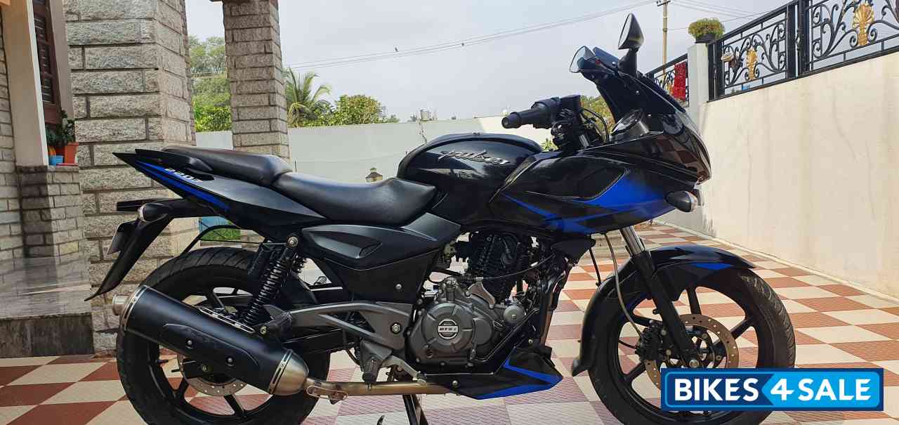 Blue Black Bajaj Pulsar 220F