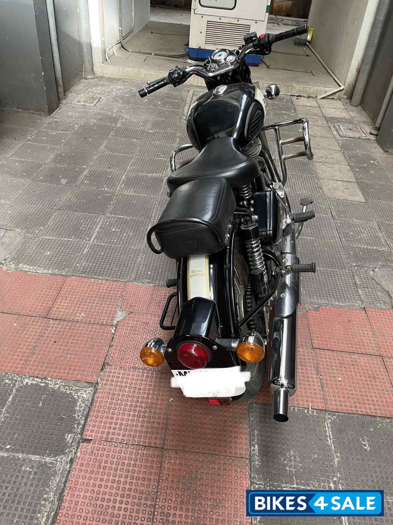 Black Royal Enfield Classic 500