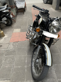 Black Royal Enfield Classic 500