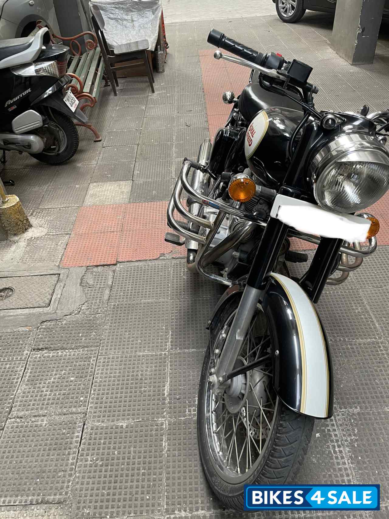 Black Royal Enfield Classic 500