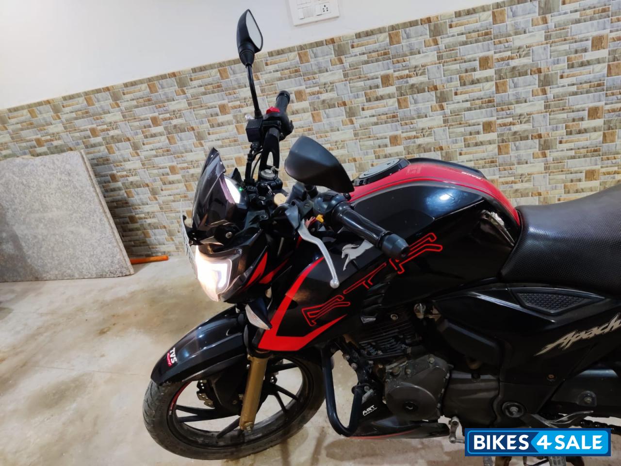 Black TVS Apache RTR 200 4V Race Edition 2.0