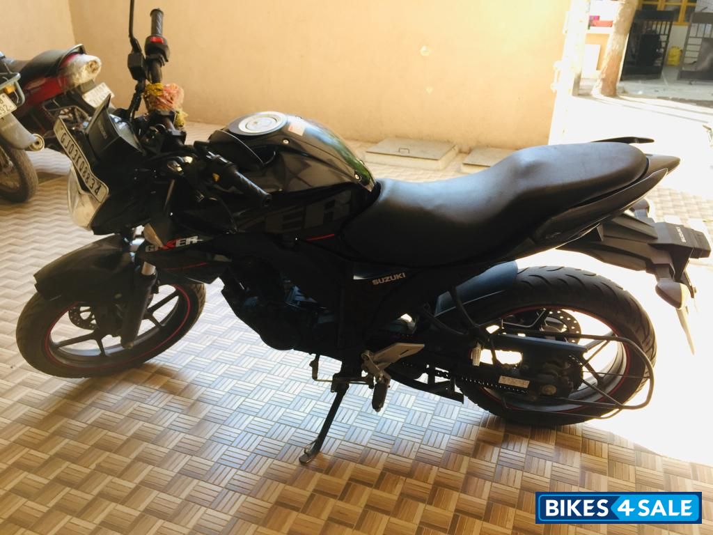 Black Suzuki Gixxer 150