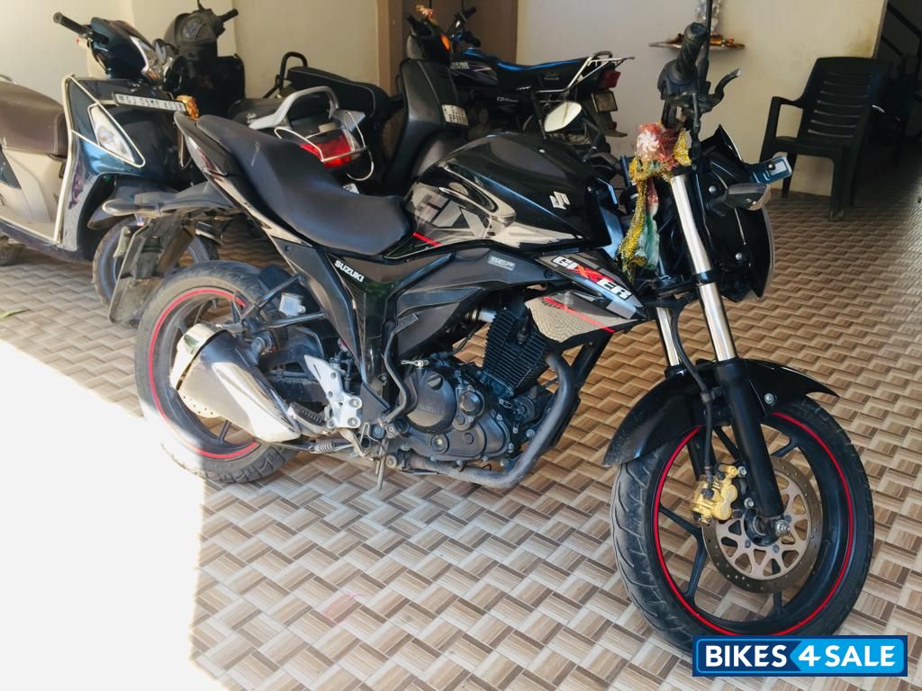 Black Suzuki Gixxer 150