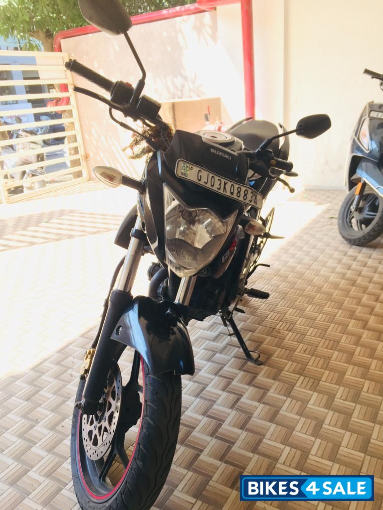 Black Suzuki Gixxer 150