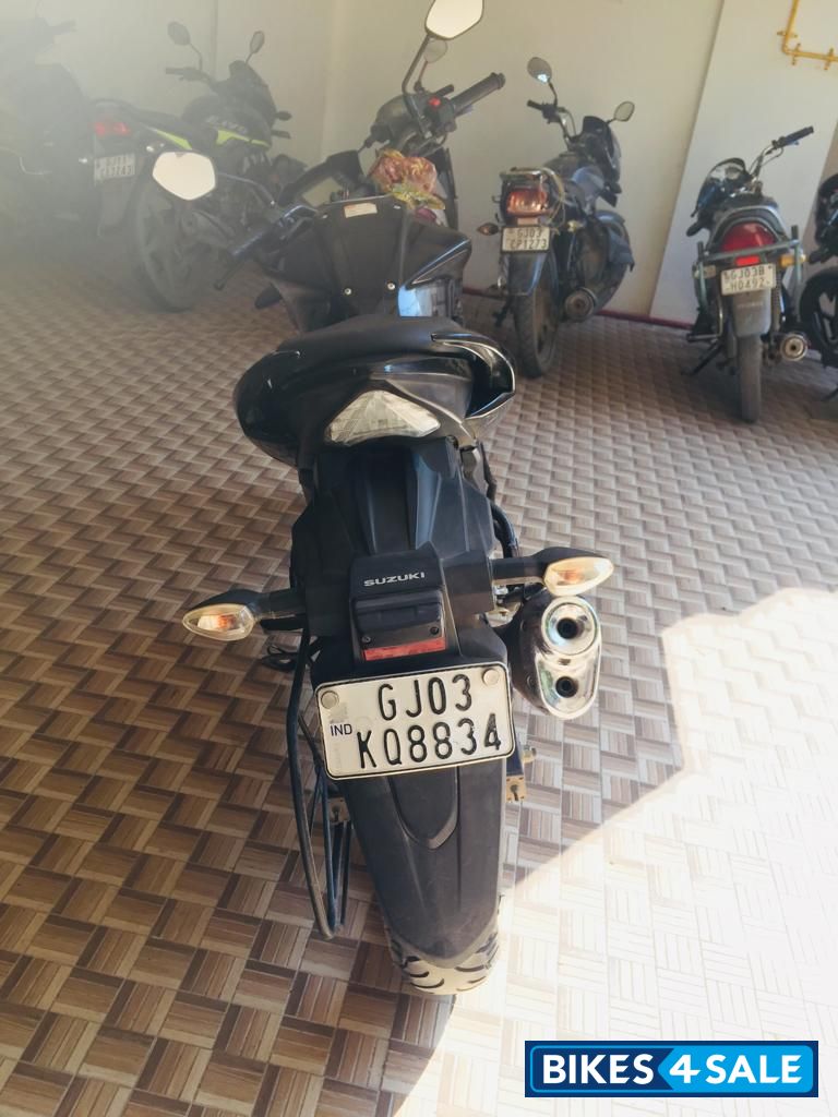 Black Suzuki Gixxer 150