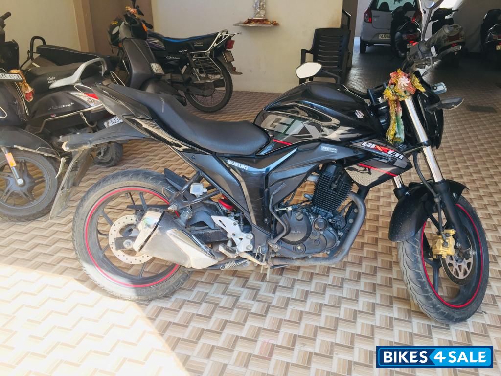 Black Suzuki Gixxer 150