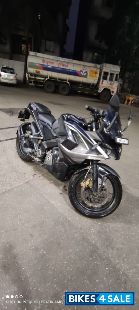Black Bajaj Pulsar RS 200 ABS
