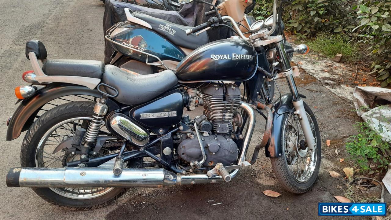 Black Royal Enfield Thunderbird 350