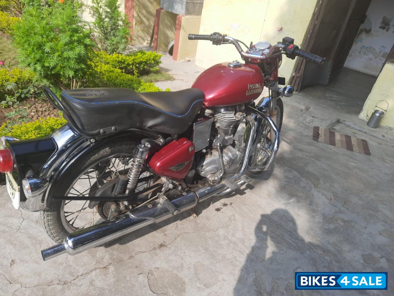 Red Royal Enfield Bullet Electra Twinspark