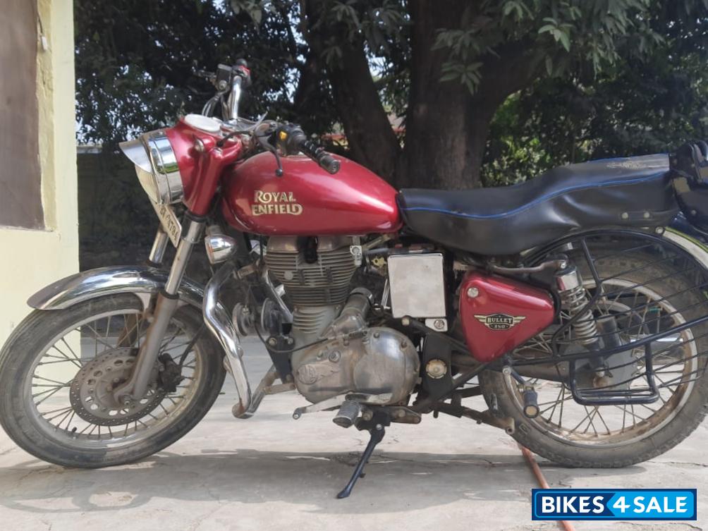Red Royal Enfield Bullet Electra Twinspark