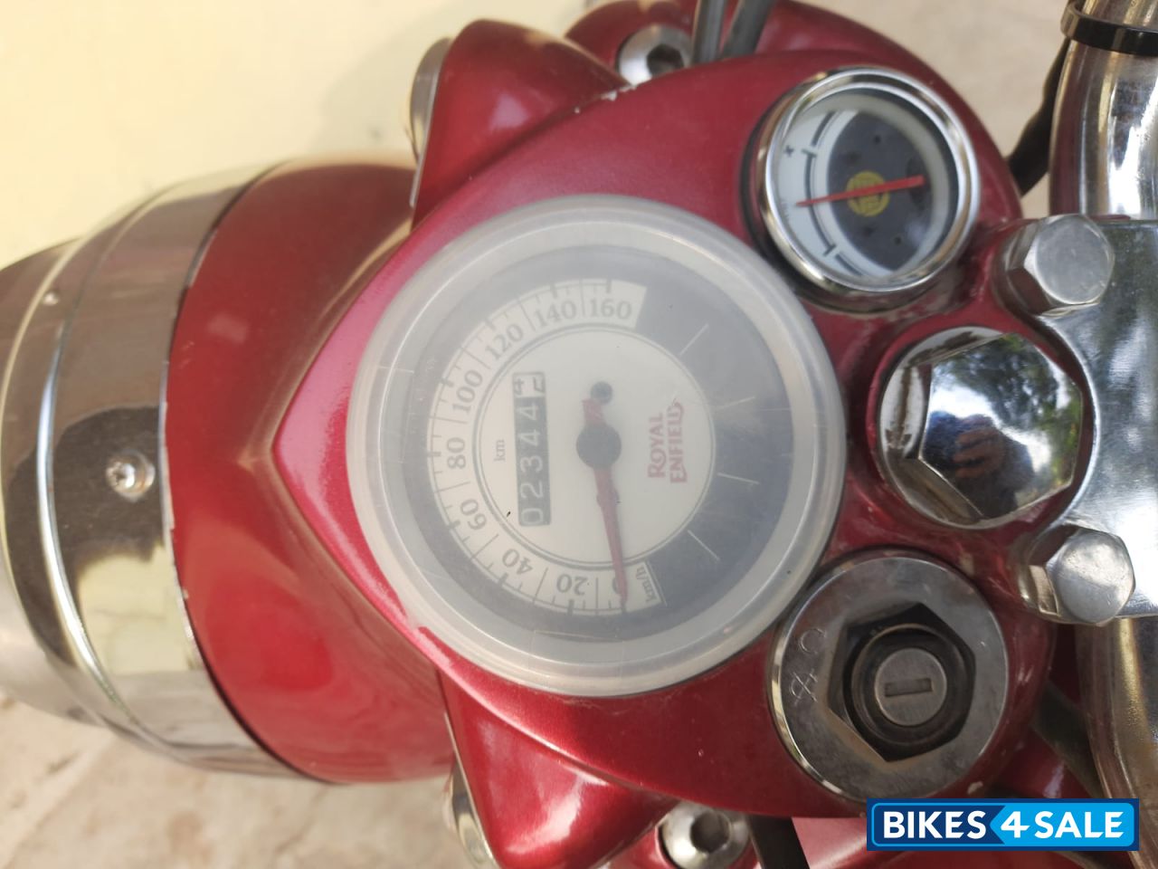 Red Royal Enfield Bullet Electra Twinspark