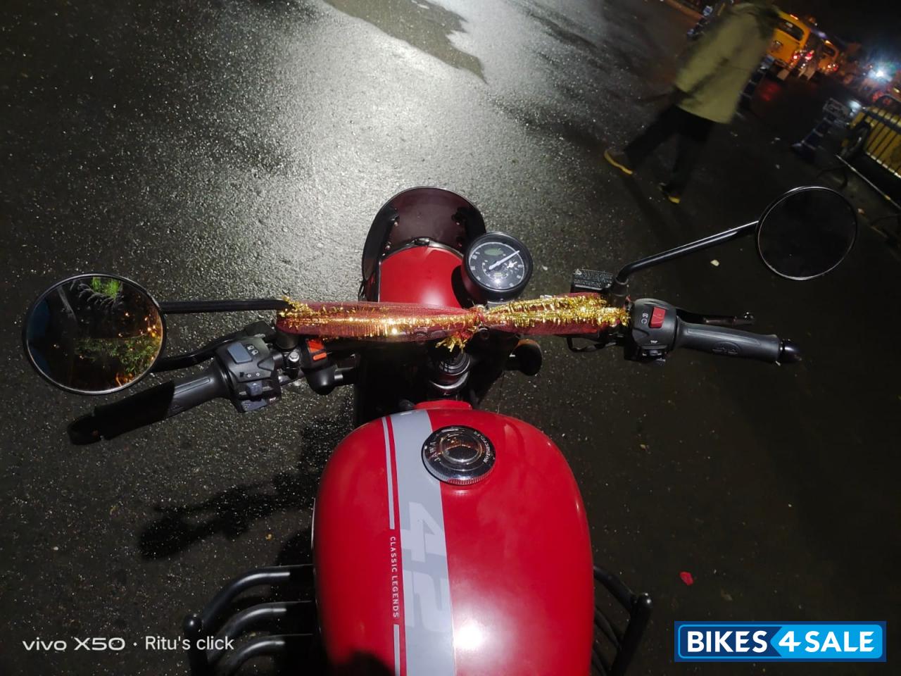 Red Jawa forty two BS6