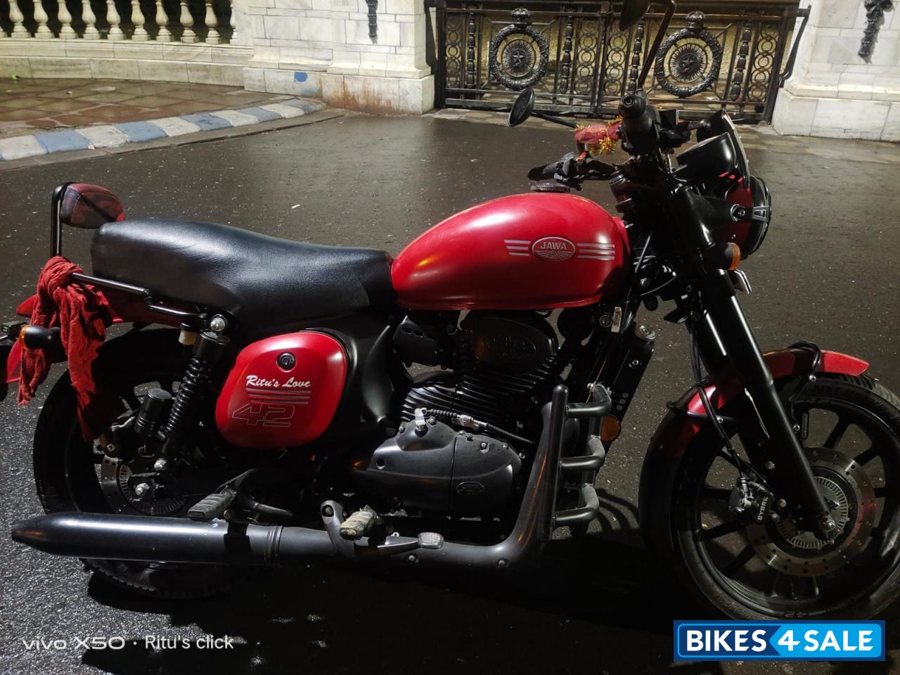 Red Jawa forty two BS6