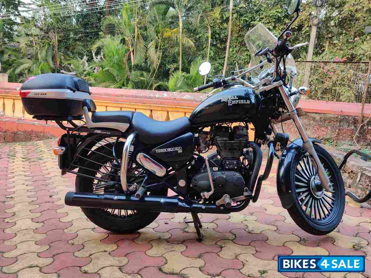 Black Royal Enfield Thunderbird 500