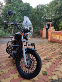Black Royal Enfield Thunderbird 500