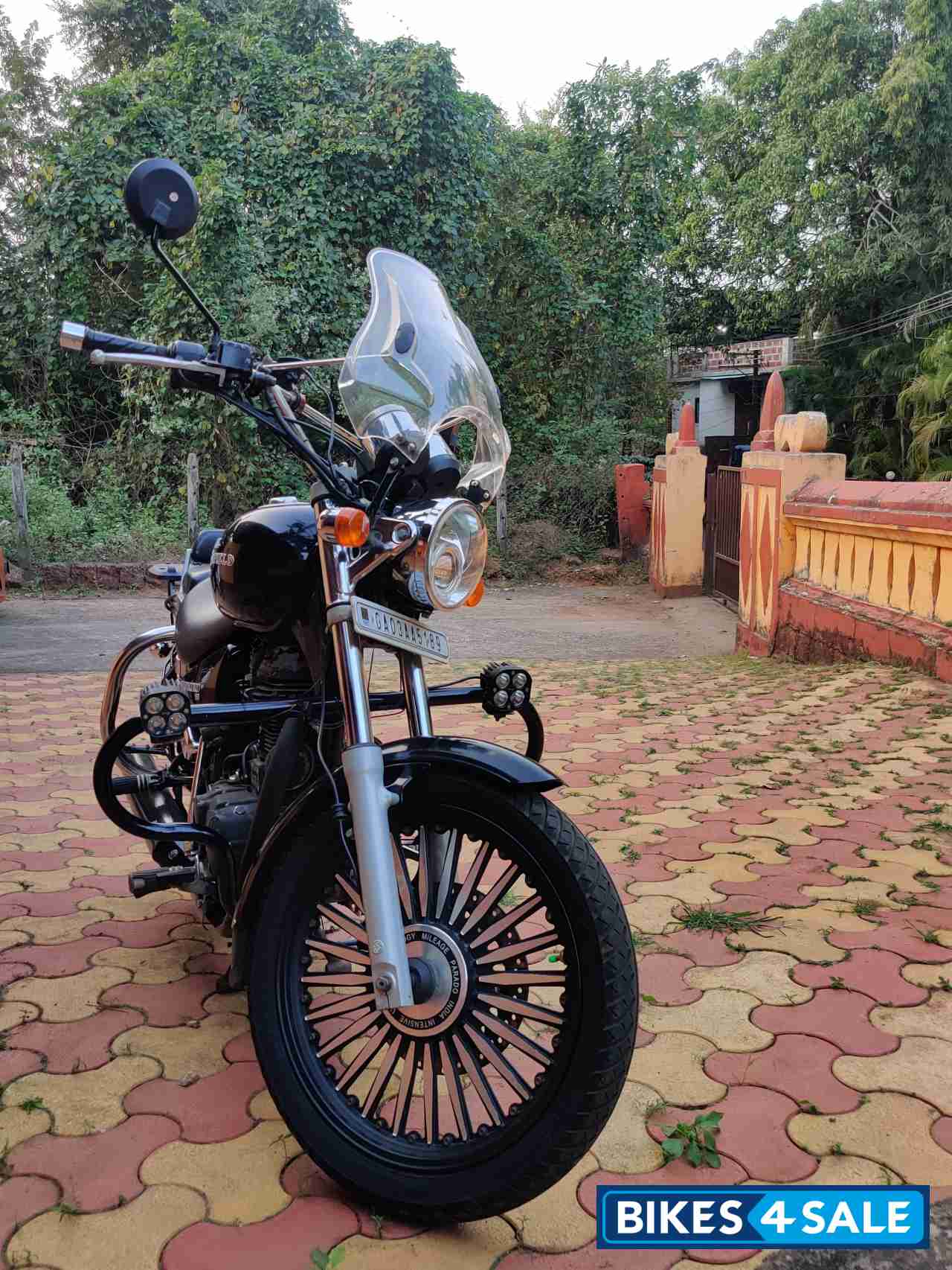 Black Royal Enfield Thunderbird 500