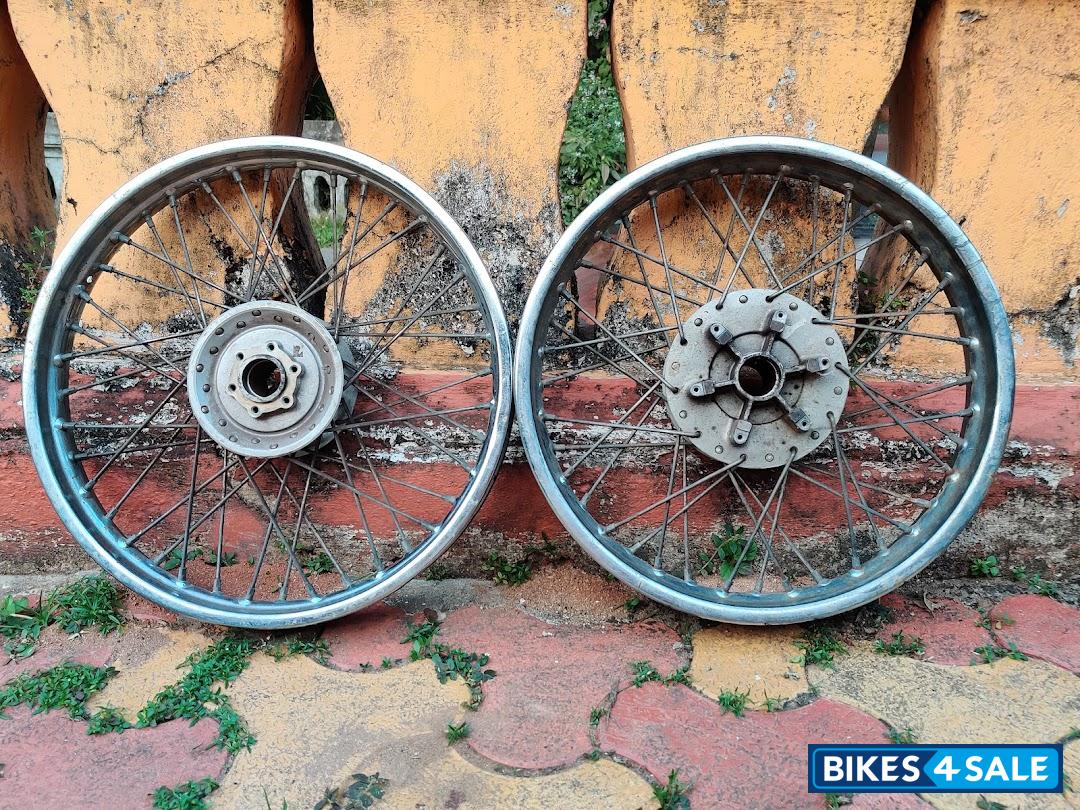 Black Royal Enfield Thunderbird 500