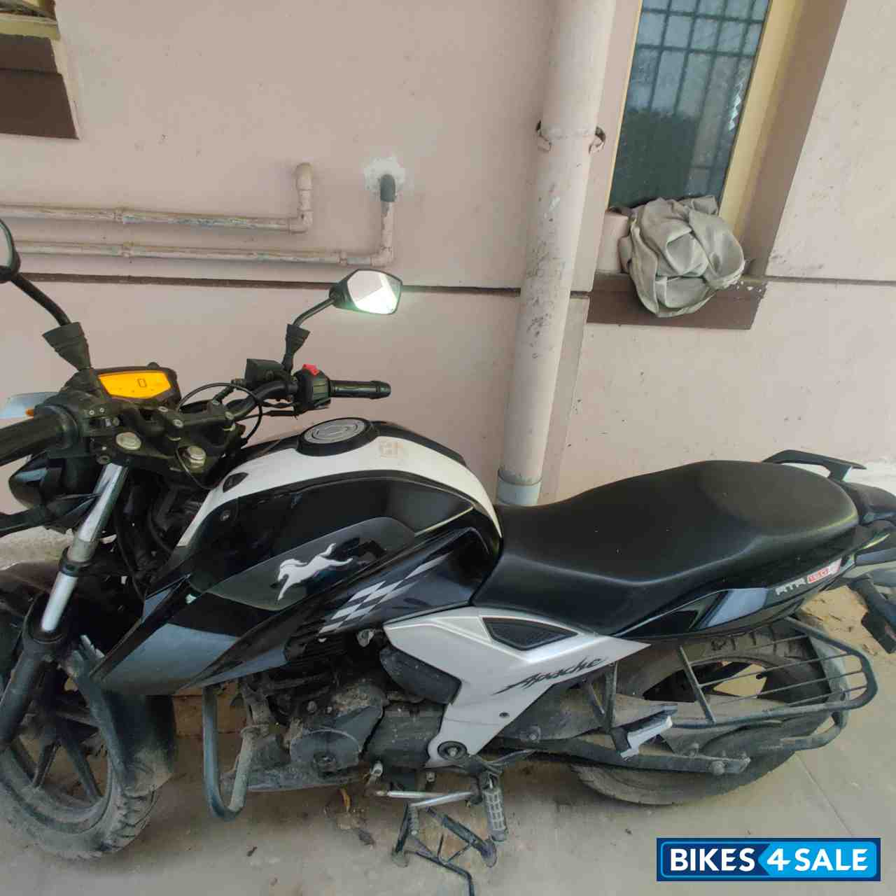 TVS Apache RTR 160 4V
