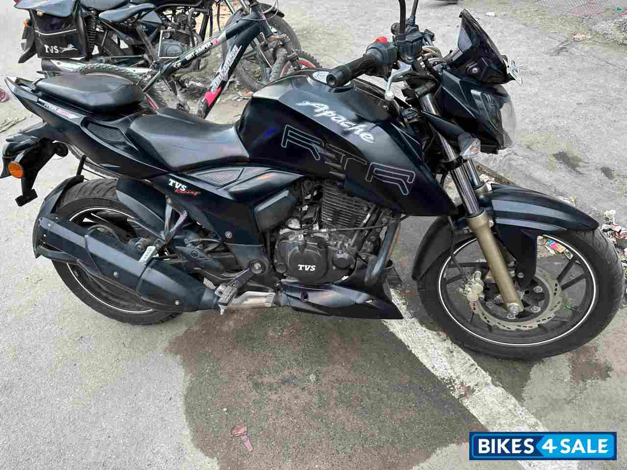 Black TVS Apache RTR 200 4V