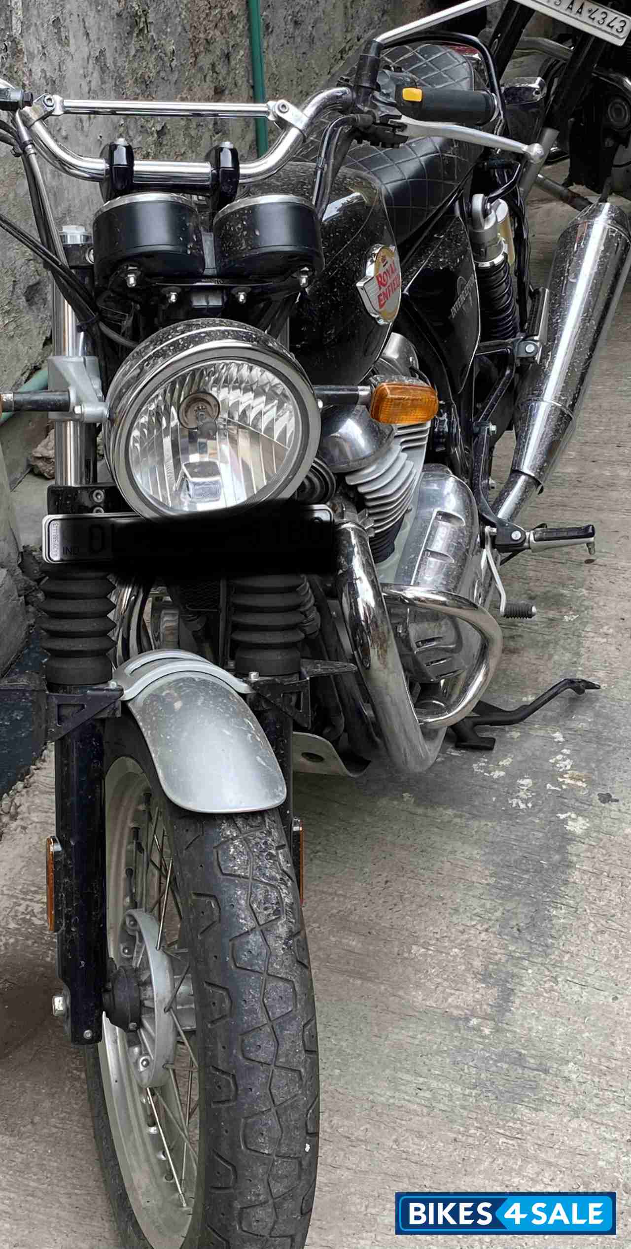 Black Royal Enfield Interceptor 650 Twin