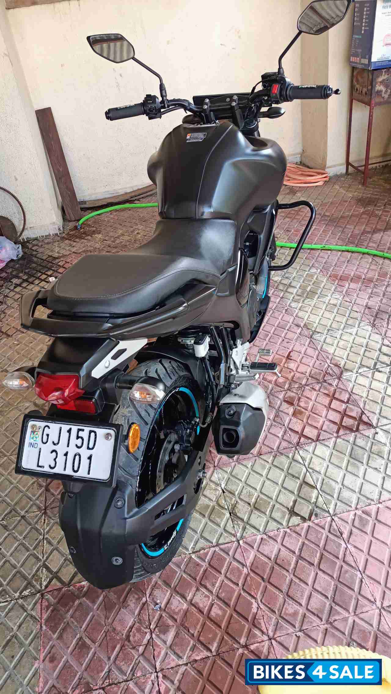 Mat Black Yamaha FZ-S