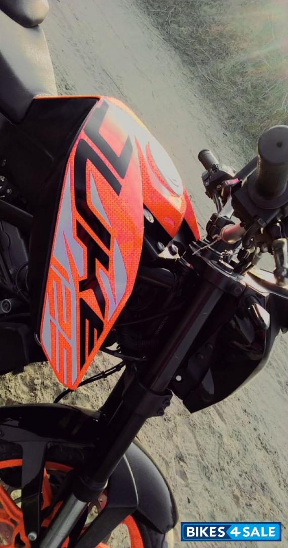 Orange KTM Duke 125