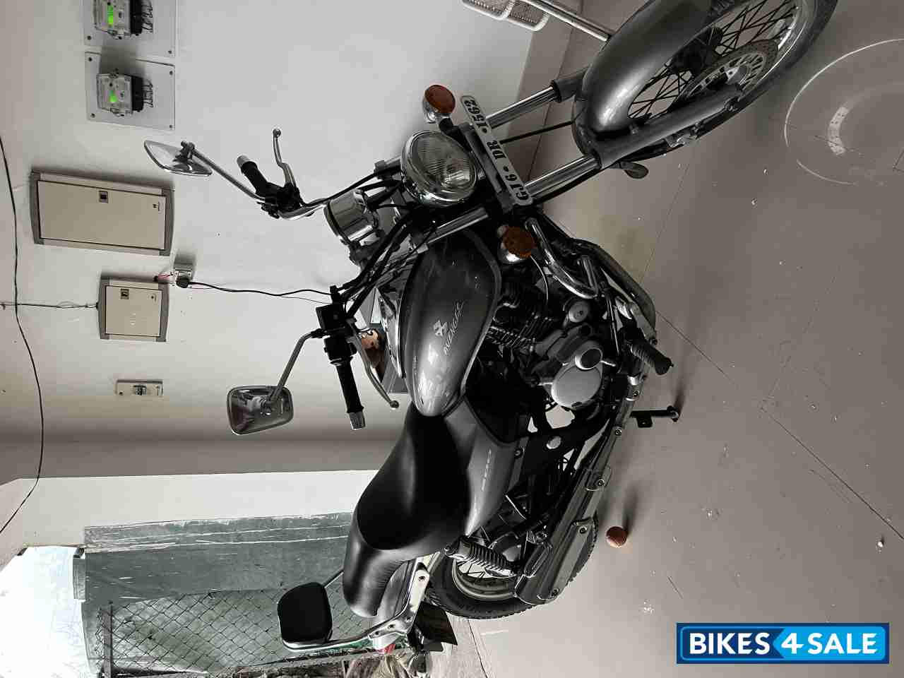 Bajaj Avenger 200 DTS-i