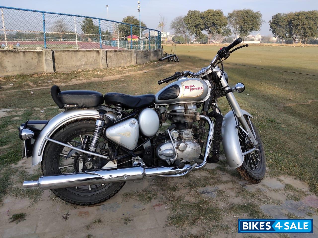 Silver Royal Enfield Classic 350 Silver Royal Enfield Classic 350