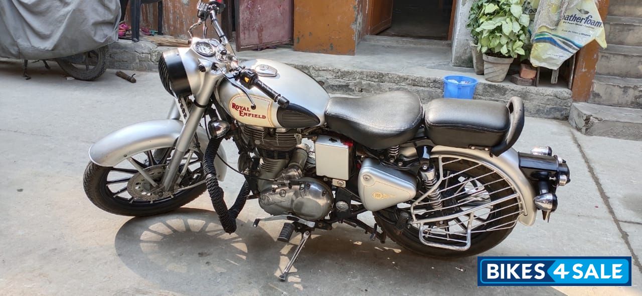 Silver Royal Enfield Classic 350 Silver Royal Enfield Classic 350