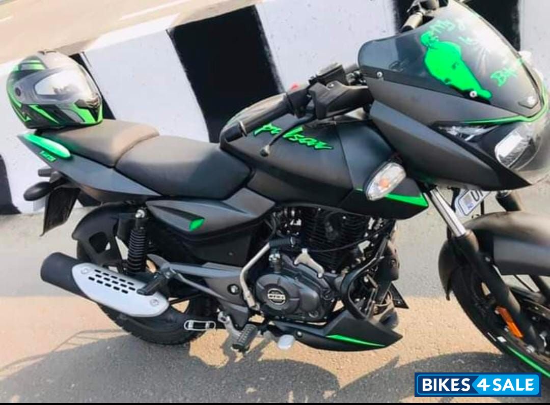 Bajaj Pulsar 125 Split Seat