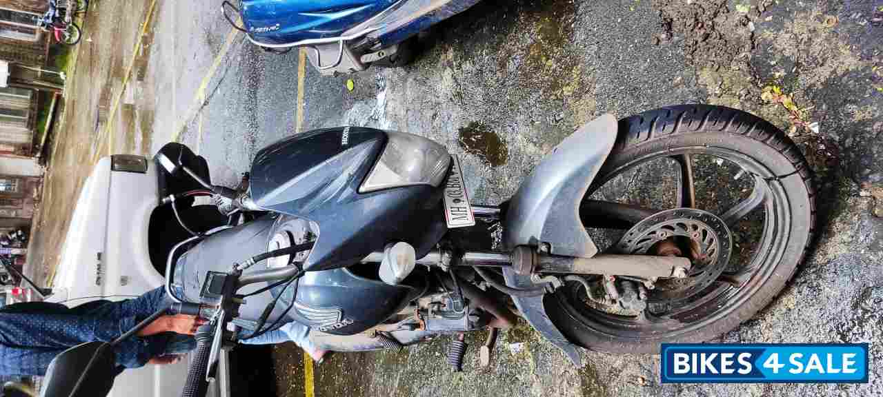 Black Honda CB Unicorn