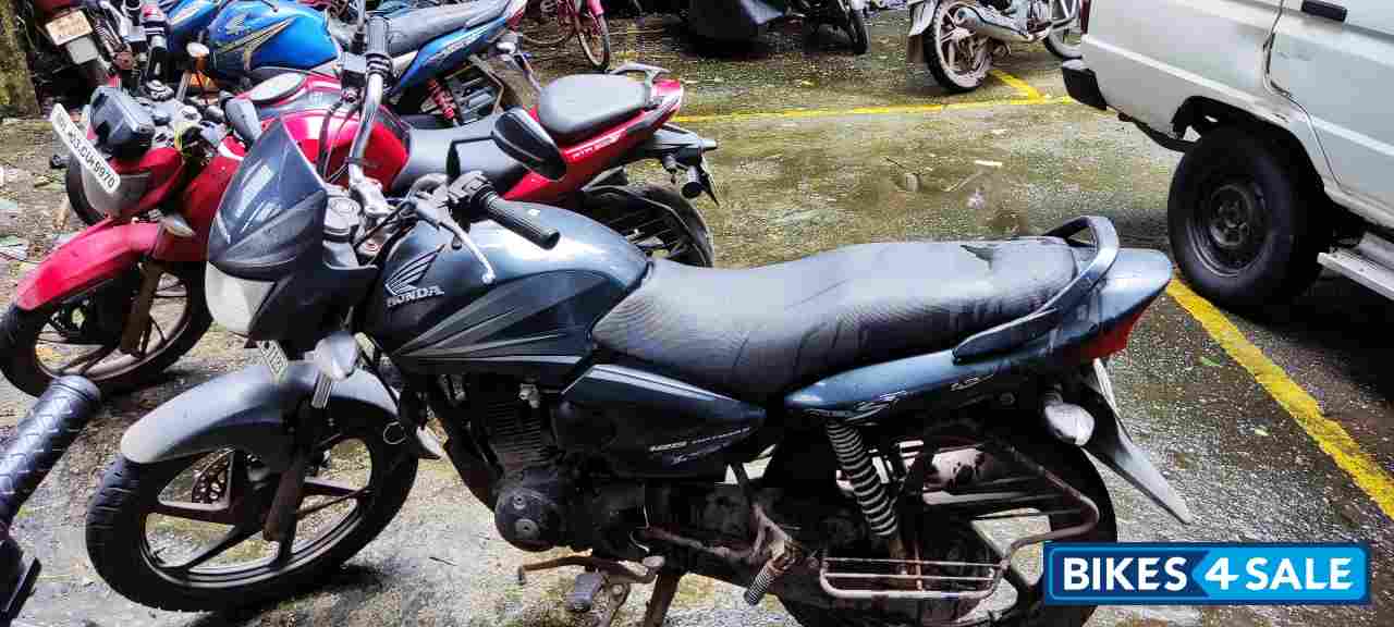 Black Honda CB Unicorn