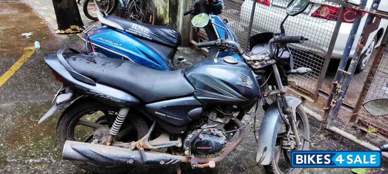 Black Honda CB Unicorn