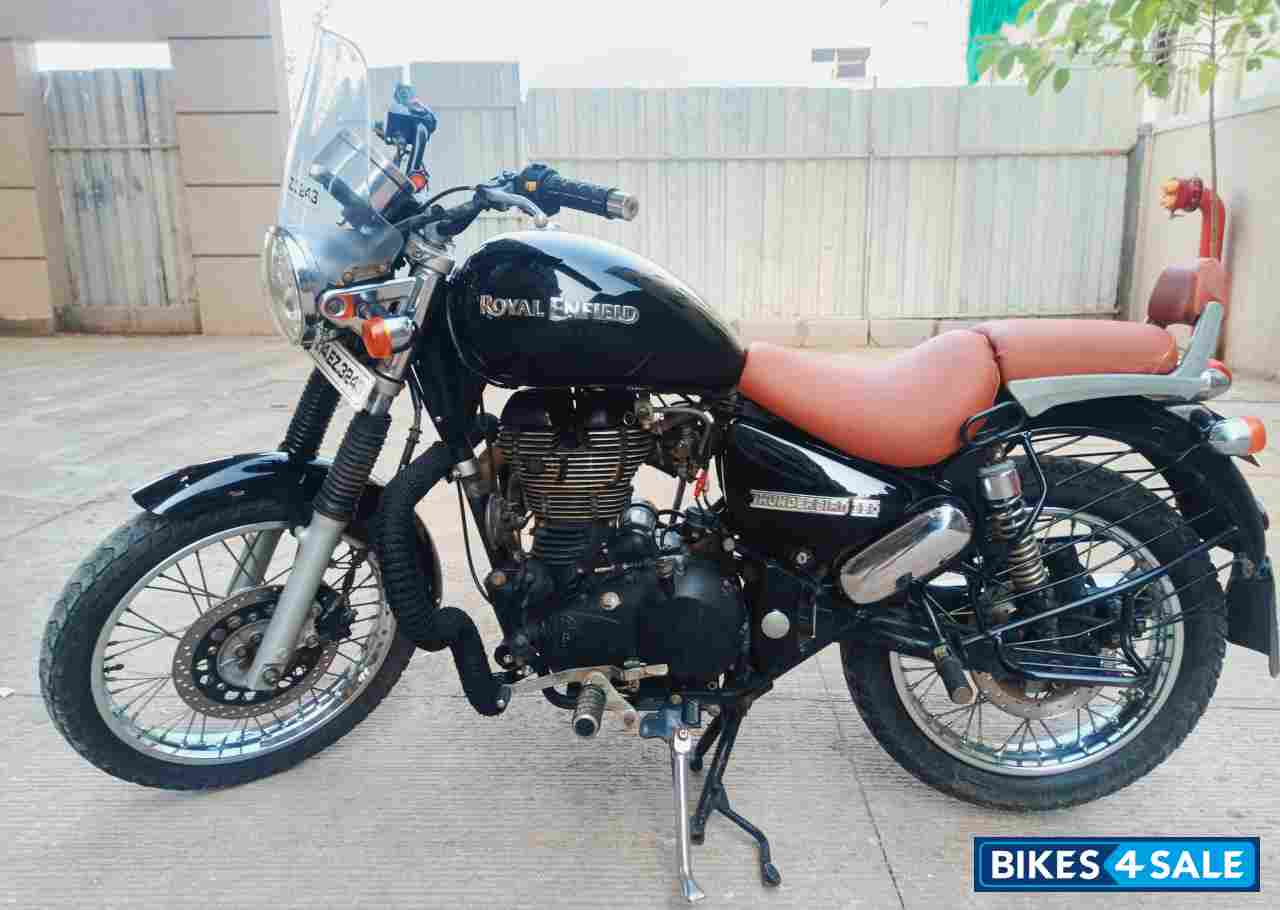 Black Royal Enfield Thunderbird 350
