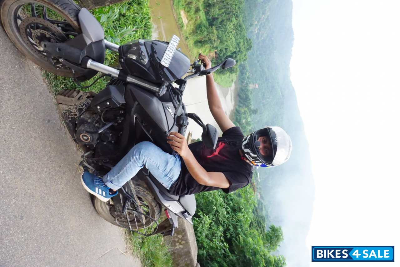 Black Bajaj Dominar 250