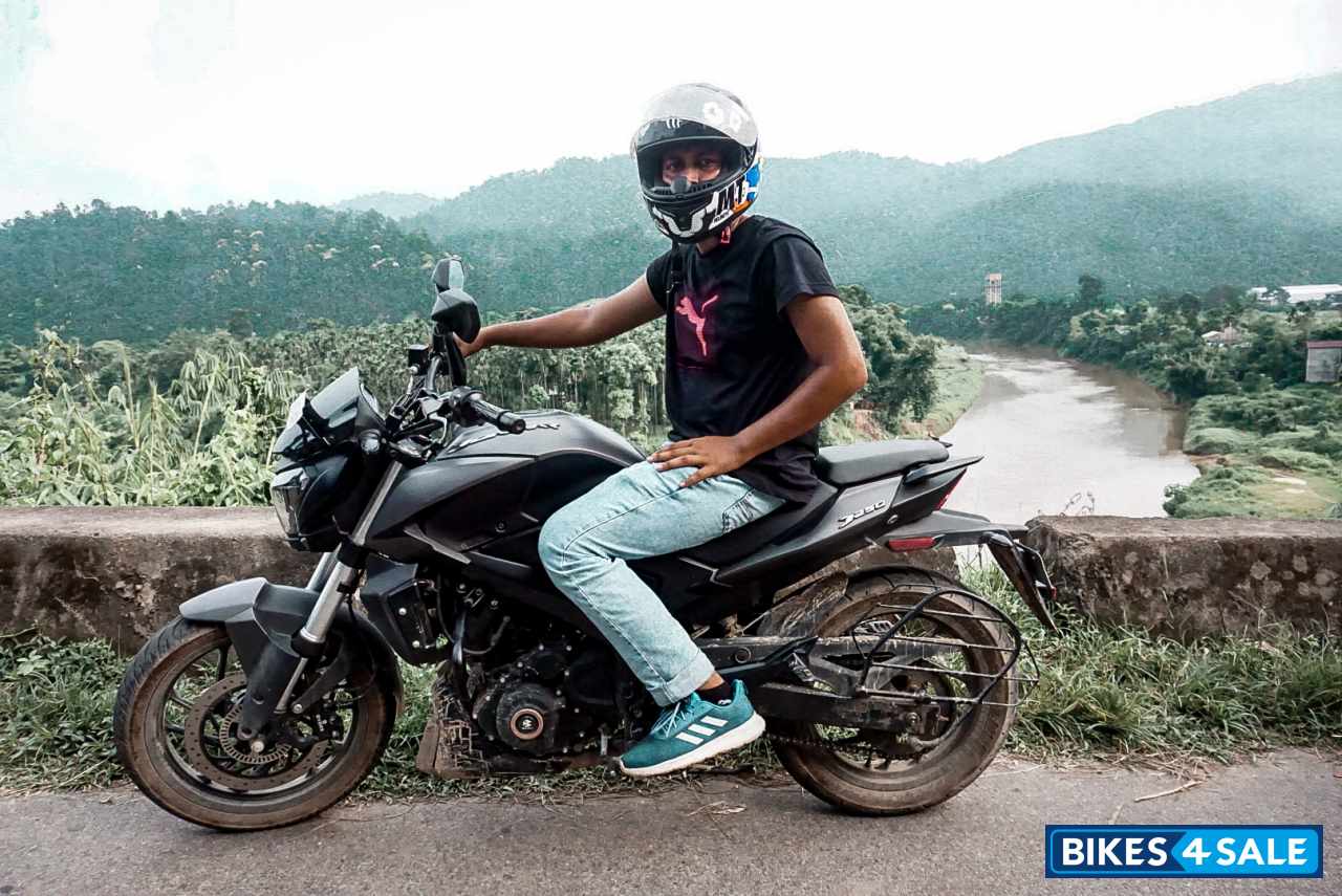Black Bajaj Dominar 250
