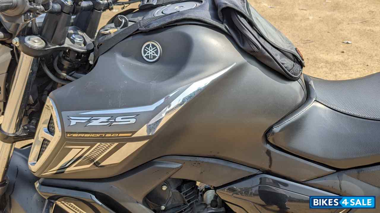 Dark Knight / Black Yamaha FZ-S FI V3 BS6