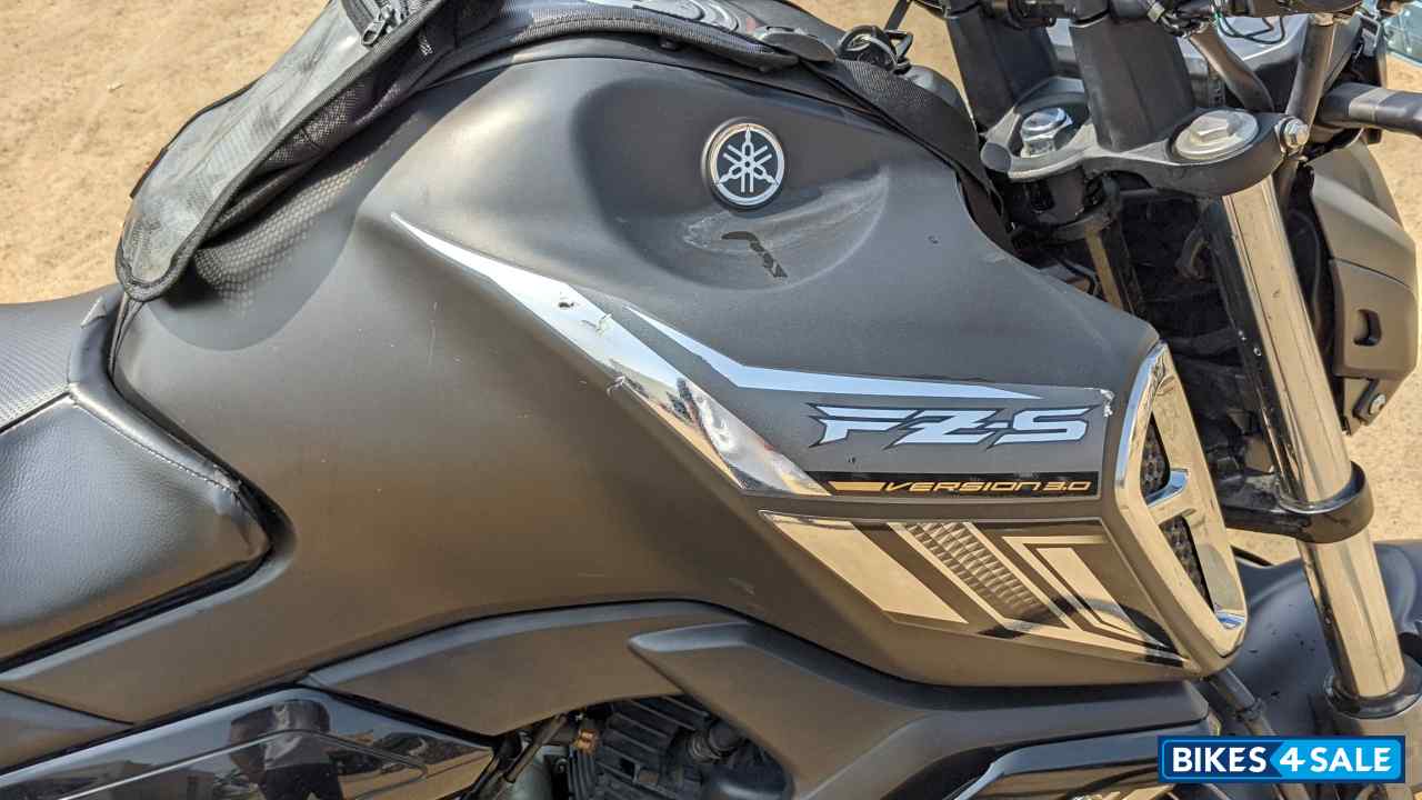 Dark Knight / Black Yamaha FZ-S FI V3 BS6