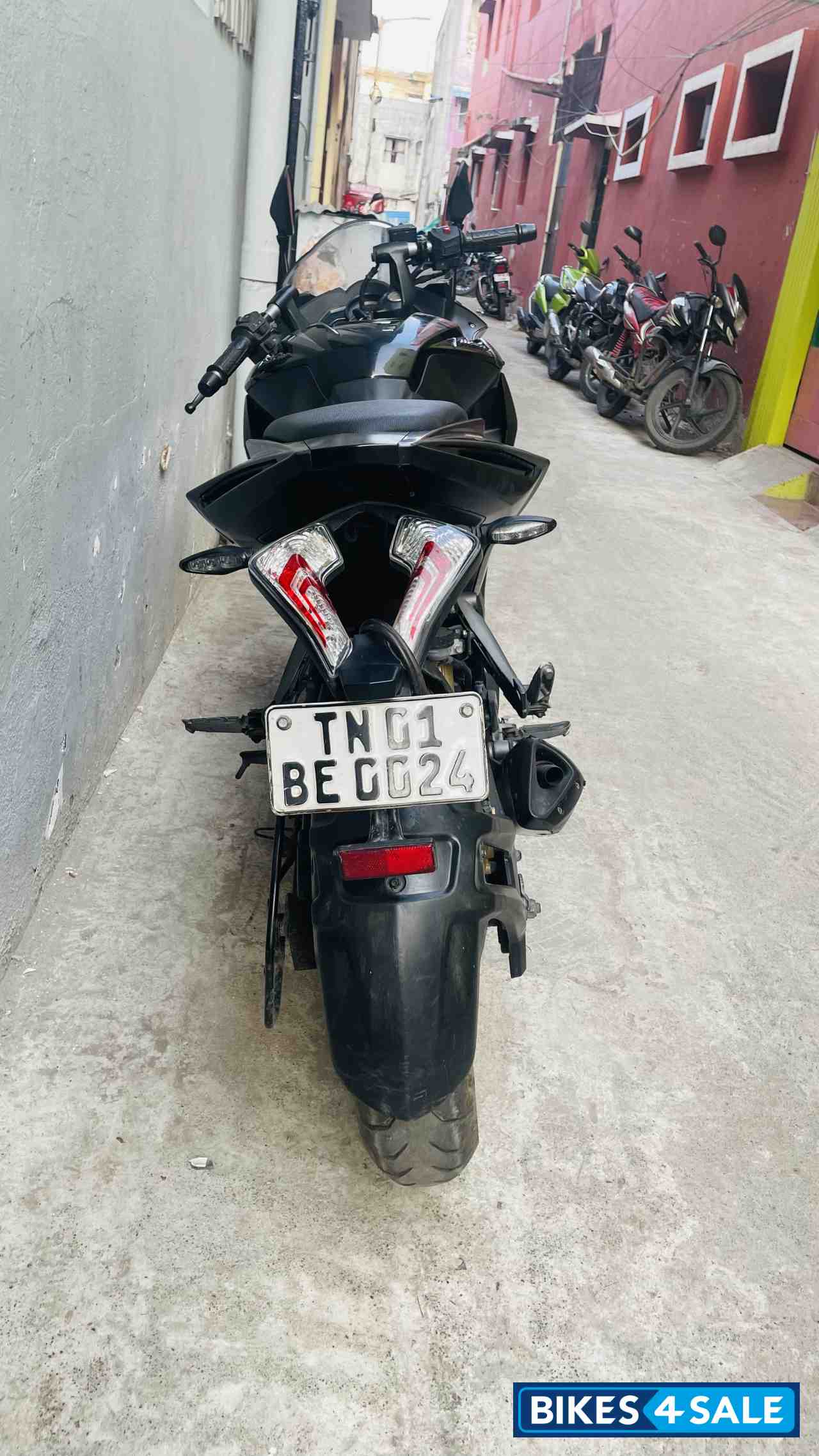 Black Bajaj Pulsar RS 200