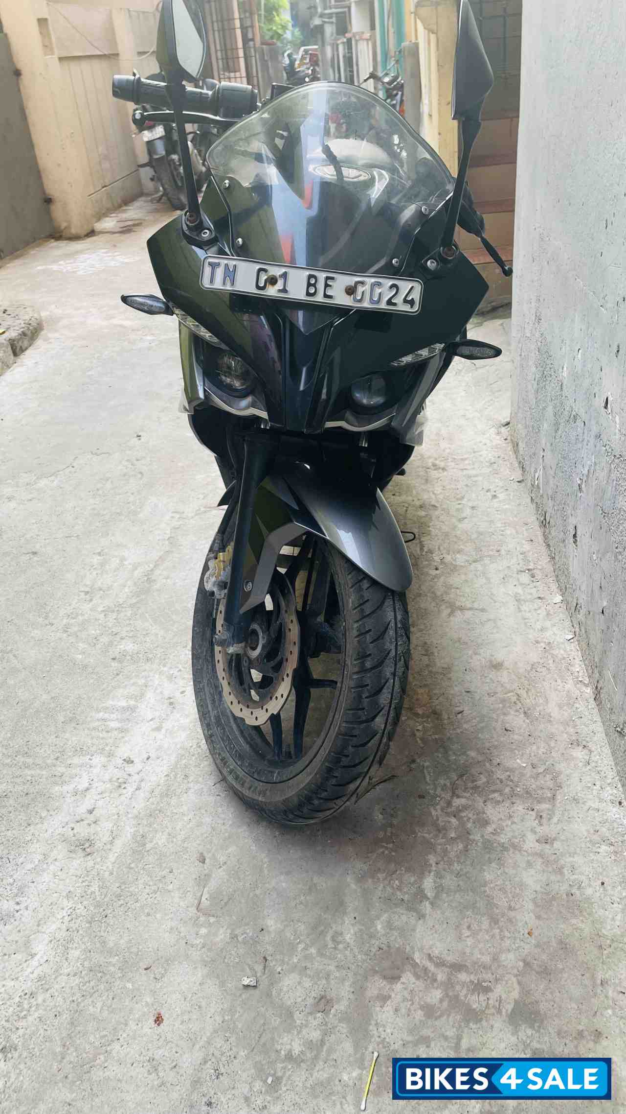 Black Bajaj Pulsar RS 200